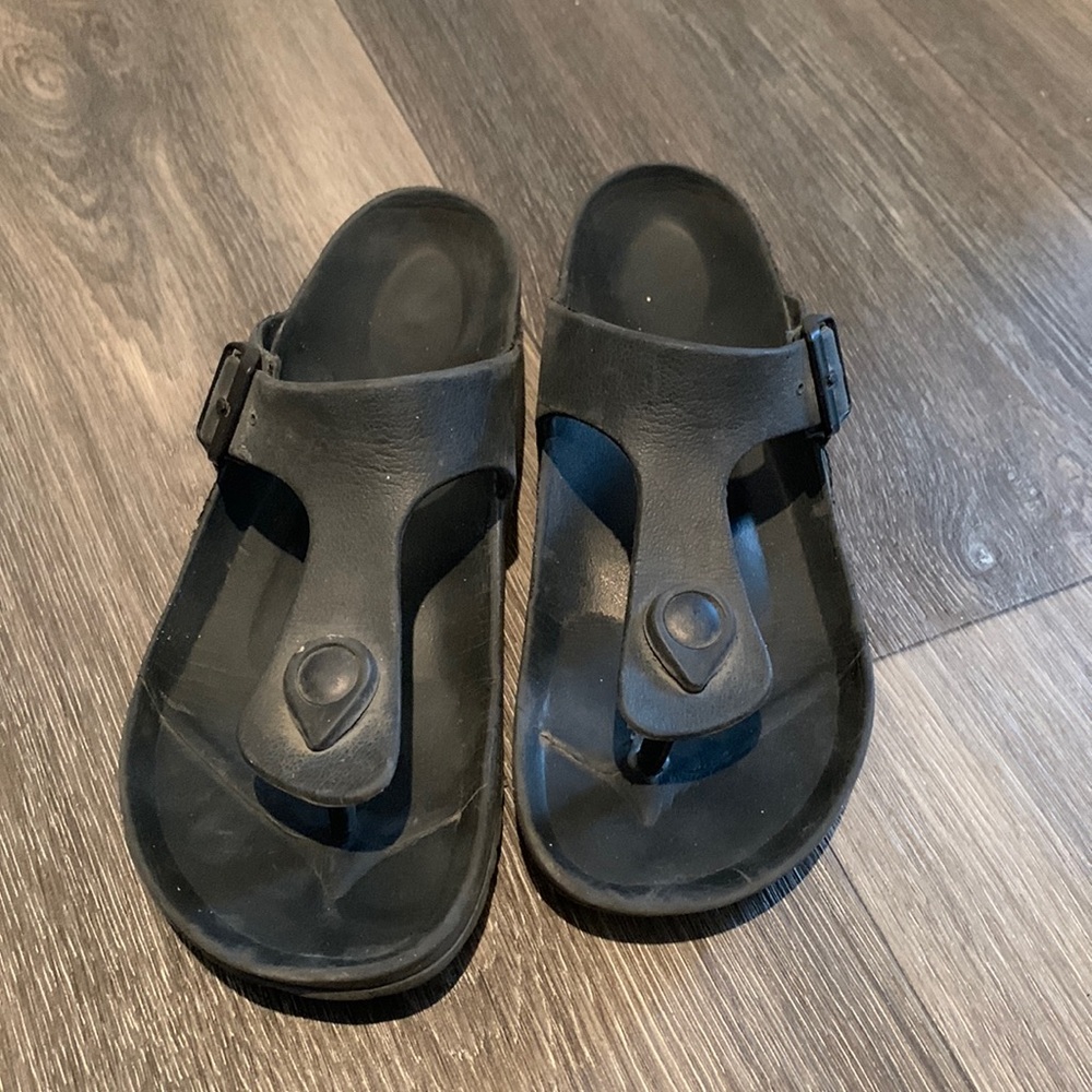 Joe Fresh foam sandals size 7